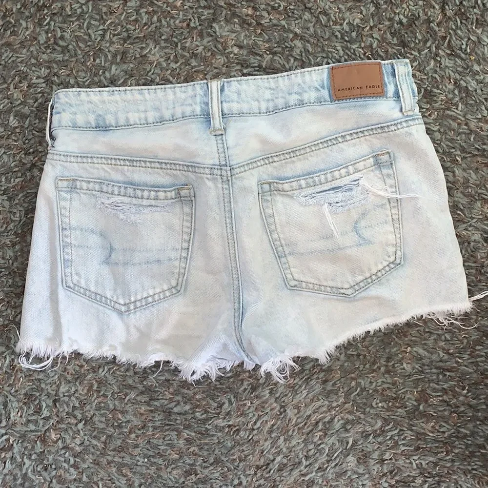 EXCELLENT DISTRESSED CONDITION WOMEN’S SIZE 2 AMERICAN EAGLE TOMGIRL SHORTIE
